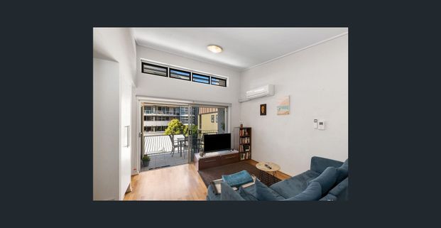 Fully Furnished 1-Bedroom Apartment with Study !! - Photo 1