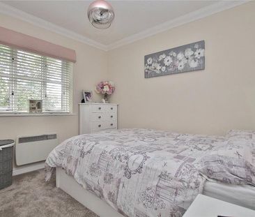 Southwood Avenue, Woking, Surrey, GU21 - Photo 3