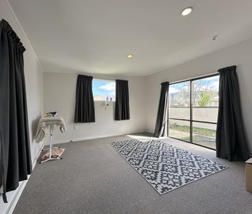 3 Bedroom Family Home in Trentham - Photo 2