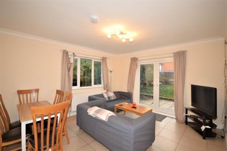 5 bedroom detached house to rent - Photo 3