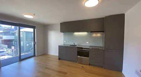 Modern 1 Bedroom Apartment - UNFURNISHED- First week rent Free! - Photo 5