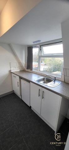 1 bedroom in a house share to rent - Photo 3