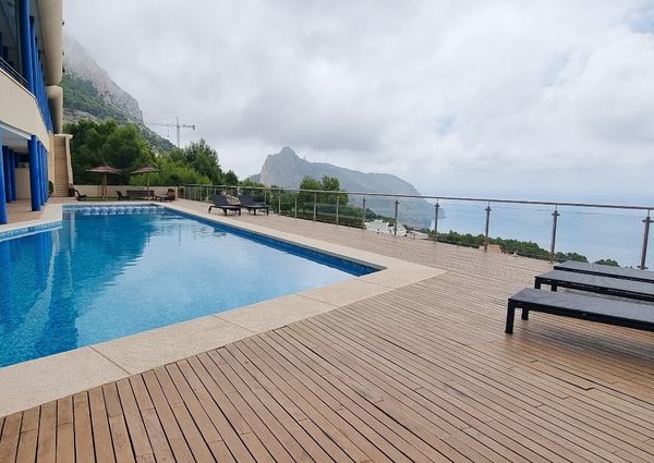 For rent: spacious apartment with 3 bedrooms and sea views.