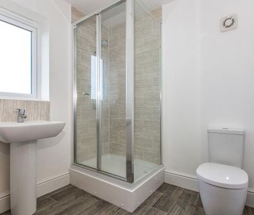 3 bedroom semi-detached house to rent - Photo 5