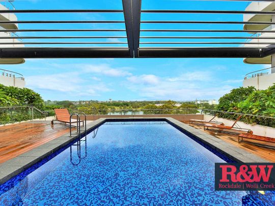Enjoy Panoramic Tennis Court, Park & River Views – Lifestyle & Location - Photo 1