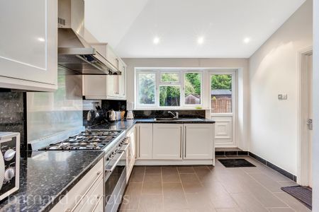 Stoneleigh Park Road, Epsom - Photo 5