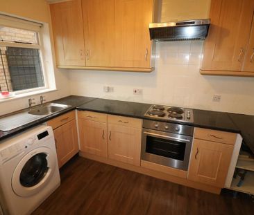 3 bedroom semi-detached house to rent - Photo 3