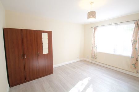 5 Bed End Terrace, Lewis Crescent, NW10 - Photo 5