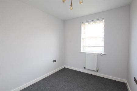4 bedroom House To Let - Photo 3