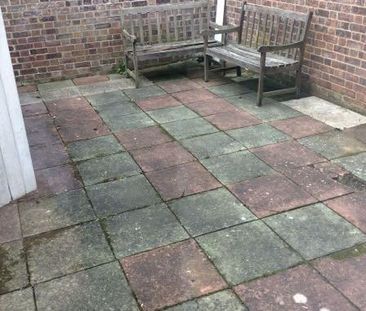 4 bedroom semi-detached house to rent - Photo 2