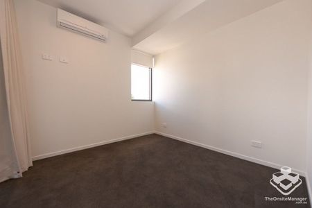 SPACIOUS CENTRAL LOCATION 1 BEDROOM - Photo 4