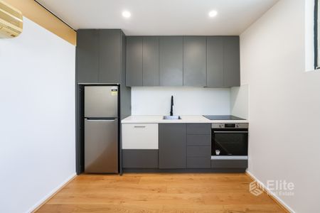 Fully Furnished 2BED 1 BATH - Apartment for rent in Melbourne CBD - Photo 4