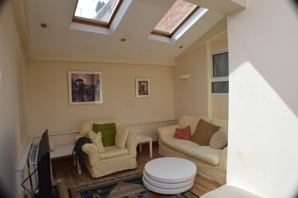 1 bedroom in a house share to rent - Photo 1