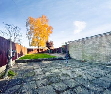 2 bedroom Semi-Detached Bungalow to let - Photo 4