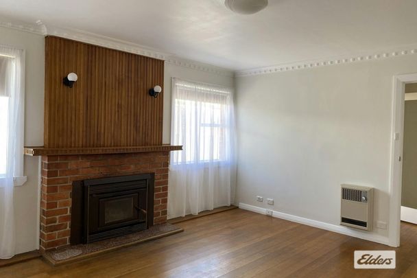 SPACIOUS 3-4 BEDROOM HOME - Photo 1