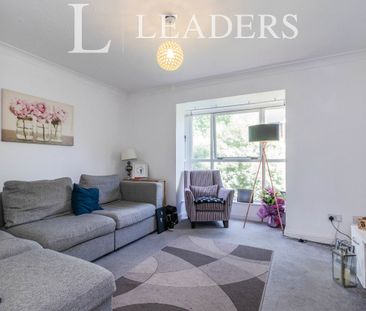 3 bedroom end of terrace to rent Farriers Road, Epsom, KT17 - Photo 6