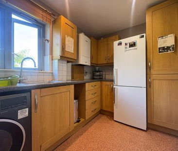 1 bedroom in a flat share to rent - Photo 5