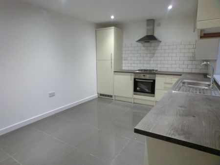 3 bedroom terraced house to rent - Photo 2