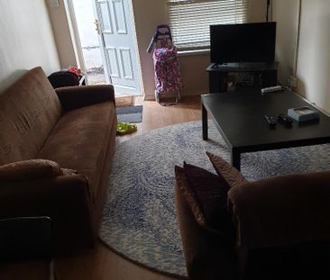 3 bedroom flat to rent - Photo 1
