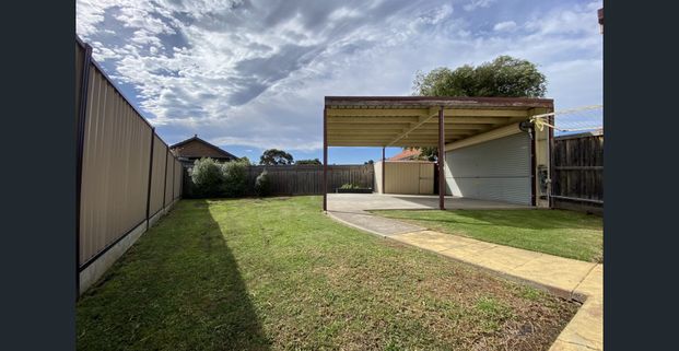Well Presented Family Home Situated In A Quiet Court - Photo 1