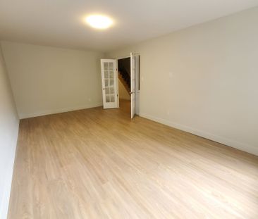 For Lease - 317 Darlington Crescent, Newmarket, Ontario - Photo 5