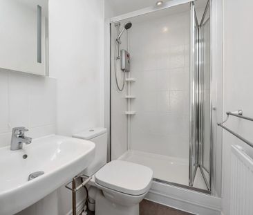 4 bedroom detached house to rent - Photo 2