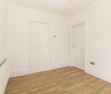 2 bedroom semi-detached house to rent - Photo 6