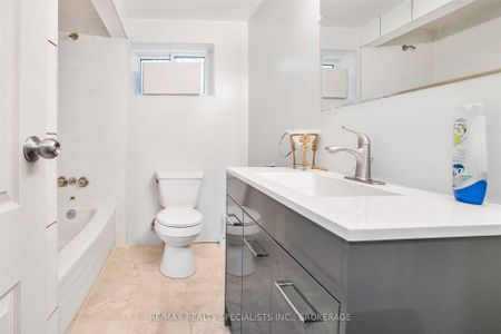 For Lease - 7 Camberley Crescent, Brampton, Ontario - Photo 4