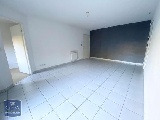 Location Appartement 2 pièces 53m² LE CATEAU CAMBRESIS 59360 - Photo 1