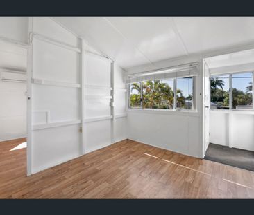 Upstairs Unit - Fully Air Conditioned - Photo 6