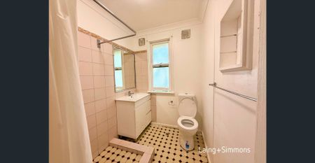 Comfortable family home in a convenient location - Photo 2