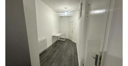 2 Bed Flat, Roman Road, E3 - Photo 2