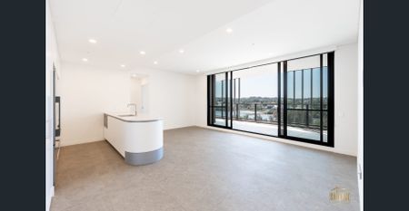 2 bedrooms plus study apartment with an uninterrupted water view! - Photo 2