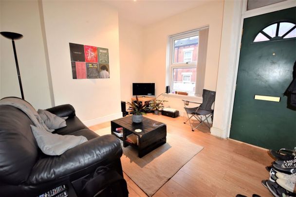 2 bedroom House in Burley Lodge Terrace, Leeds - Photo 1