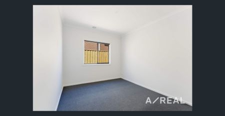 Near-New, Warm & Spacious Family Home for Rent - Photo 2