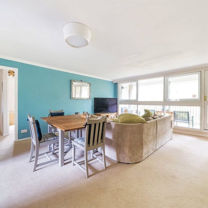 3 Bedroom Flat / Apartment - Northlands Drive, Winchester - Photo 1