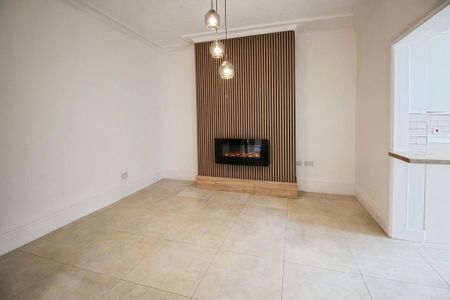 3 bedroom end of terrace house to rent - Photo 3