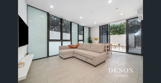 Expansive Courtyard Home With North Eastern Corner Block Aspect & Private Street Entrance, furnished apartment ! - Photo 1