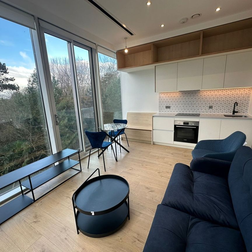 2 Bed Flat, Parkview, TW8 - Photo 1