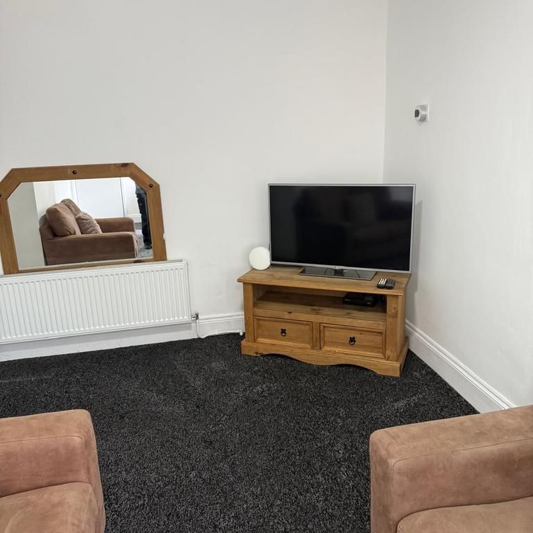 1 bedroom in a house share to rent - Photo 1