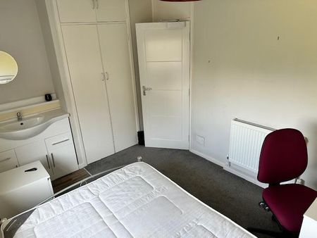 1 bedroom in a house share to rent - Photo 4