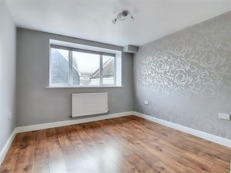 2 Bedroom Flat / Apartment to let - Photo 5