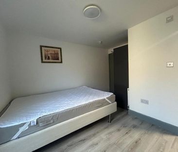 1 bedroom house of multiple occupation to rent - Photo 6