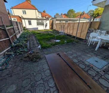 4 bedroom terraced house to rent - Photo 6