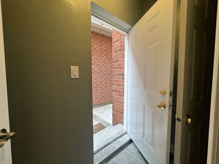 For Lease - 6 Lillian Crescent, Brampton, Ontario - Photo 5