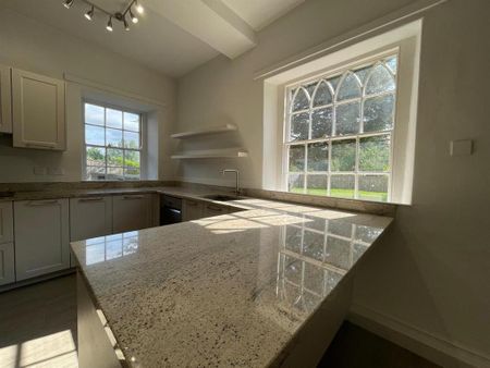 5 bedroom detached house to rent - Photo 3