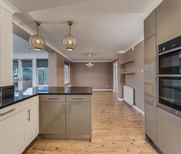 4 bedroom detached house to rent - Photo 3