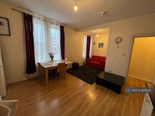3 bedroom flat to rent - Photo 1