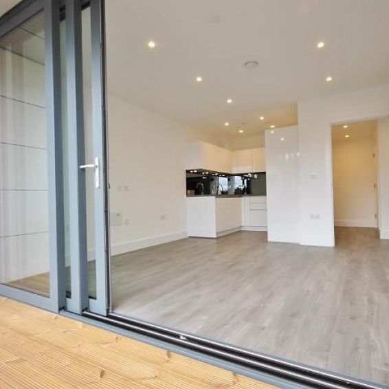 Kempton House, London Square, 122 High Street,TW18 - Photo 1