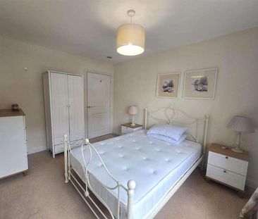 Comet House, Wallis Square, GU14 - Photo 2